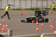 studenci-z-bolidem-na-zawodach-fs-czech-9