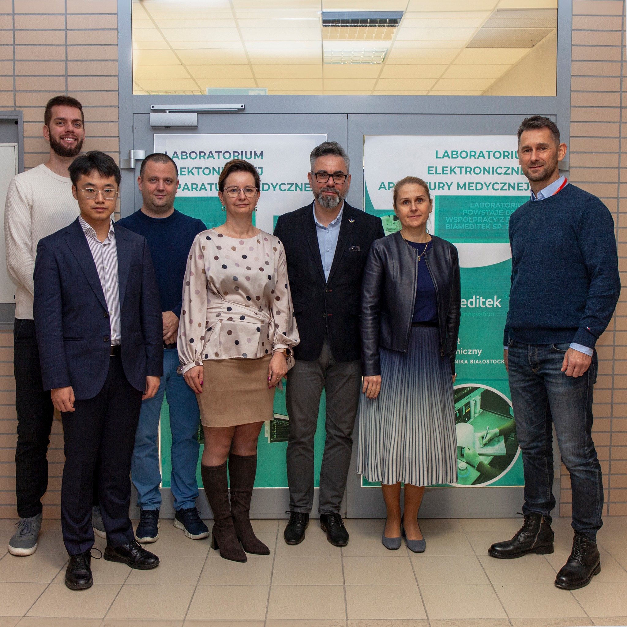Władze Wydziału Mechanicznego PB oraz przedstawiciele firmy Biameditek
