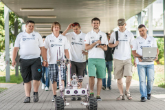 Zespół konstruktorów z łazikiem Hyperion