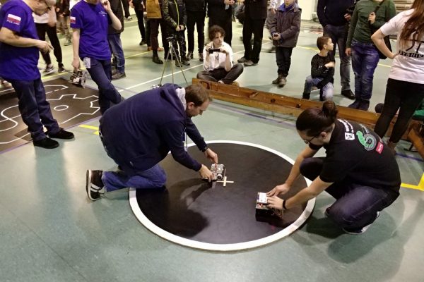 Studenci Automatyki i Robotyki na Turnieju Robotic Tournament w Rybniku