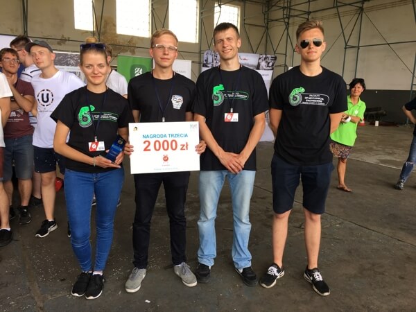 Droniada - zwycięska drużyna z Wydzialu Mechanicznego PB