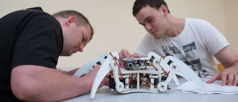 students build a spider robot