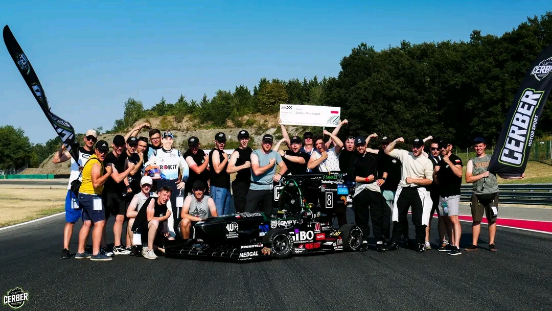 studenci na zawodach Formula SAE Italy