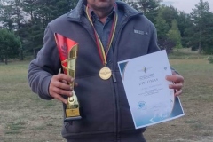 dr inż. Andrzej Łukaszewicz z pucharem oraz dyplomem
