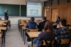 Licealiści Zespołu Szkół Ogólnokształcących i Zawodowych w Mońkach podczas wycieczki na Wydziale Mechanicznym