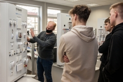 Licealiści Zespołu Szkół Ogólnokształcących i Zawodowych w Mońkach podczas wycieczki na Wydziale Mechanicznym